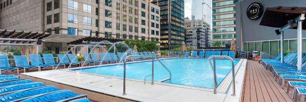 outdoor pool and bar at best gym in chicago.jpg