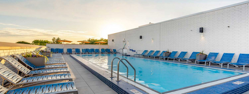 Outdoor Pool at Sunset at FFC Elmhurst Gym.