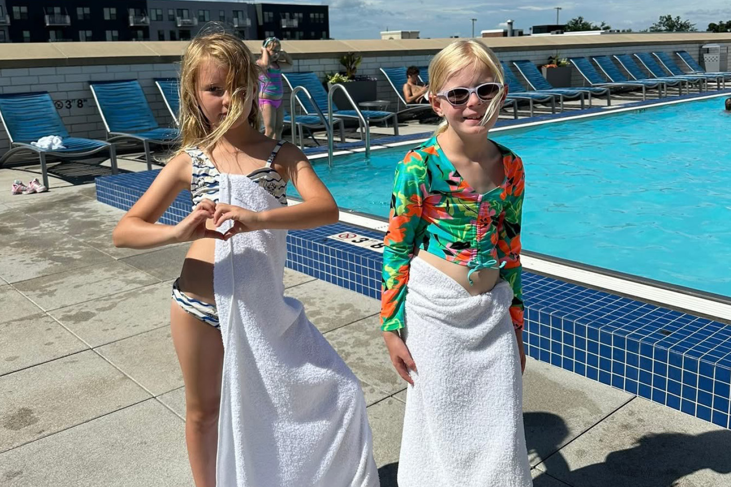 Kids at FFC Park Ridge at the rooftop pool